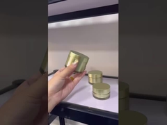 Se puede utilizar una botella de crema de pared de PET dorada con un proceso de galvanoplastia de 50ml/30ml/15ml